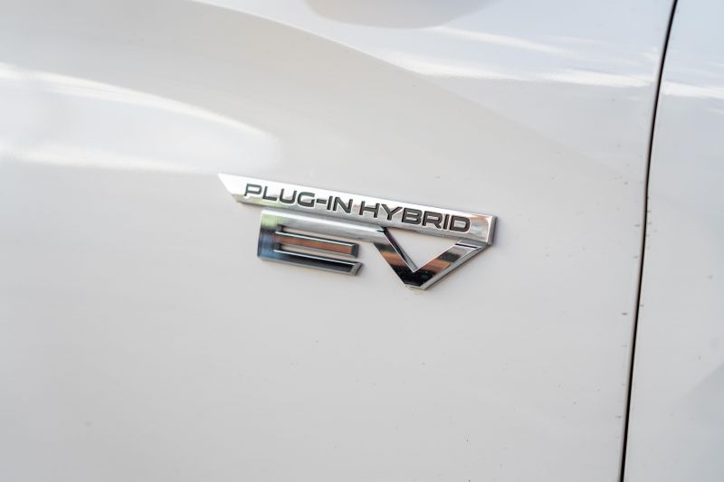 2024 Mitsubishi Outlander PHEV ES
