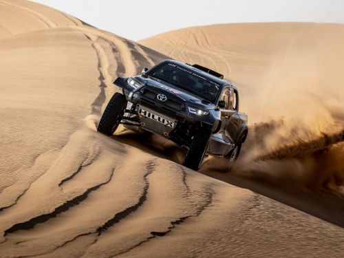 Toyota HiLux gets LandCruiser twin-turbo V6 – for Dakar