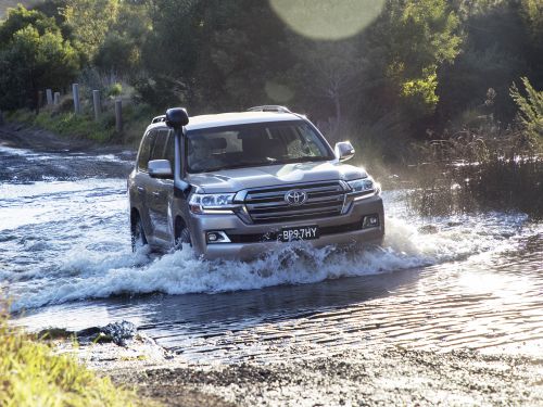 Toyota LandCruiser 300 Series to offer four-cylinder diesel engine – report